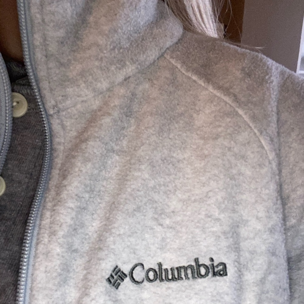 Columbia Zip-Up - Picture 3 of 6
